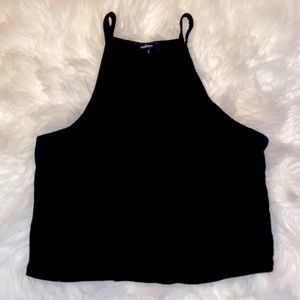 I’m selling a black crop top